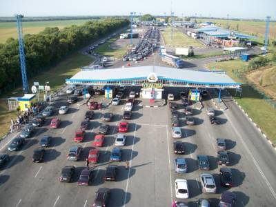 На границе с Польшей застряли 240 автомобилей: где именно образовались очереди - 24tv.ua - Польша