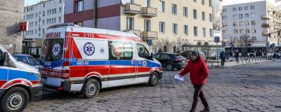 Рекордное число пациентов с коронавирусом скончались в Польше за сутки - runews24.ru - Польша