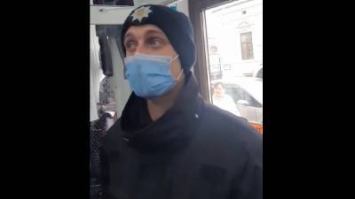 «Буду отстреливаться»: в Черновцах владелица выгнала полицию из магазина - sharij.net - Черновцы