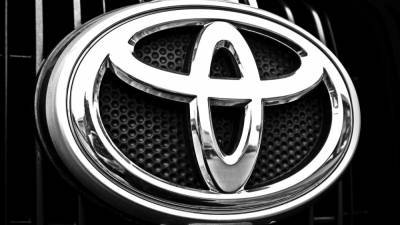 Компания Toyota оснастила автопилотом седаны LS и Mirai - riafan.ru - Токио
