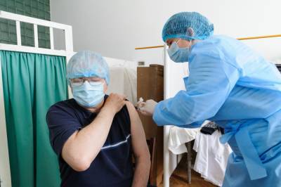 Две дозы вакцины в Украине получило только пять человек - 24tv.ua