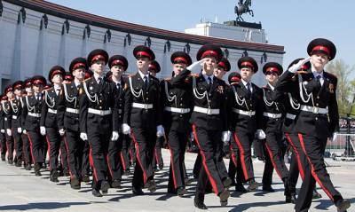 Власти Москвы готовятся к кадетскому параду, хотя запрет на массовые мероприятия еще не снимали - og.ru - Москва