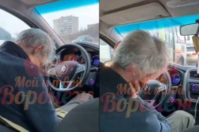 Водитель такси в Воронеже, показавшийся пассажирке неадекватным, умер от инсульта - skuke.net - Воронеж