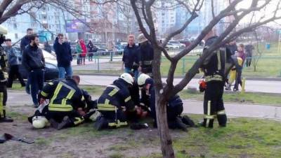 Ужасный пожар в Киеве: спасатели реанимировали двоих детей – видео - 24tv.ua - Киев - Львов