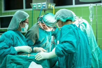 Японцы впервые в мире пересадили легкое пациенту с коронавирусом - mk.ru