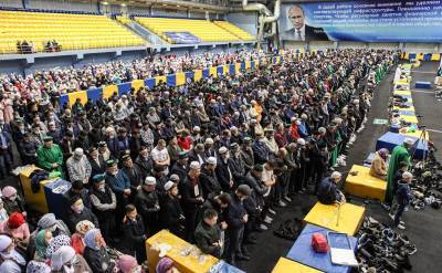 Тысячи ульяновских мусульман собрались в «Волга-Спорт-Арене» на областной ифтар - ulpravda.ru