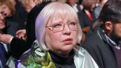 Светлана Крючкова - 70-летняя Светлана Крючкова не смогла пообщаться с журналистами из-за болезни - inforeactor.ru
