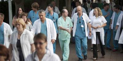 Сотни врачей-интернов митингуют в Тель-Авиве - detaly.co.il - Тель-Авив