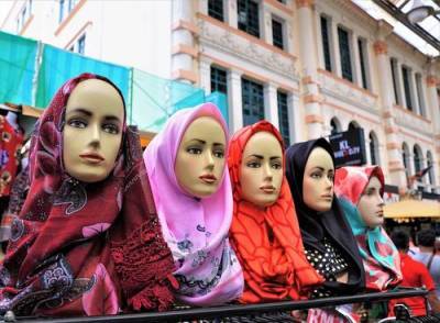 Минздрав Малайзии официально обвинил женщин в том, что они очень красивы, чем провоцируют домогательства - argumenti.ru - Малайзия