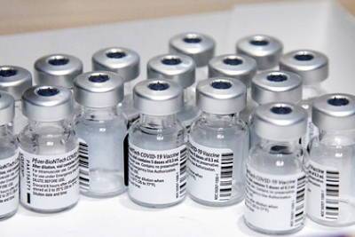 Девушка по ошибке получила сразу шесть доз вакцины от COVID-19 - lenta.ru - Италия - Масса-Каррара