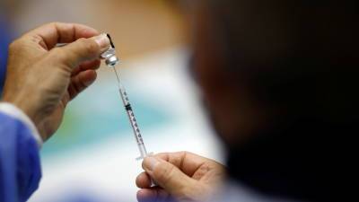 В США вакцину Pfizer одобрили для подростков 12—15 лет - russian.rt.com