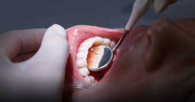 Проблемы с зубами повышают риски смерти от коронавируса - ren.tv - Россия - Канада - Катар