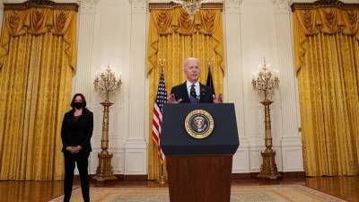 Джон Байден - Байден оценил одобрение вакцины Pfizer для подростков - russian.rt.com