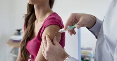 В Италии девушка по ошибке получила шесть доз вакцины Pfizer - focus.ua - Италия