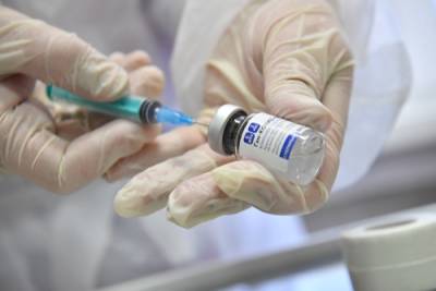 Более 65 тыс. петербуржцев сделали вакцину от коронавируса с 1 по 9 мая - interfax-russia.ru - Петербурга - Петербург