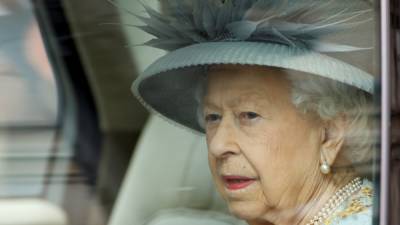 Елизавета II (Ii) - Борис Джонсон - принц Филипп - Королева Британии выступила с тронной речью на фоне траура и ограничений - svoboda.org