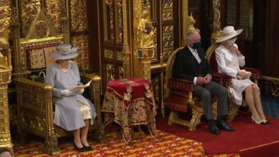 Новости на "России 24". Королева Великобритании выступила в парламенте с тронной речью - vesti.ru - Россия