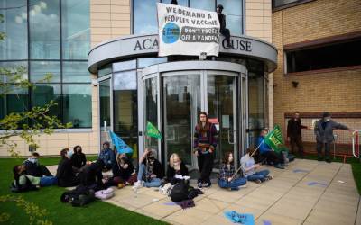 У офиса AstraZeneca в Кембридже прошла акция протеста - rbnews.uk - Англия - Кембридж