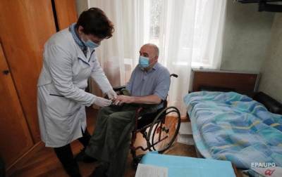 В Украине привили от COVID-19 более 300 тысяч пенсионеров - korrespondent.net - Украина