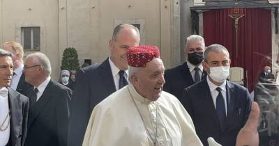 Франциск - Примерил шляпу и поговорил с детьми: Папа Римский встретился с верующими после шестимесячной паузы - focus.ua - Ватикан - Ватикан