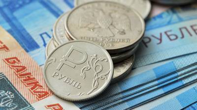 Дмитрий Панов - Эксперт перечислил ключевые факторы укрепления рубля этим летом - russian.rt.com - Россия - Санкт-Петербург