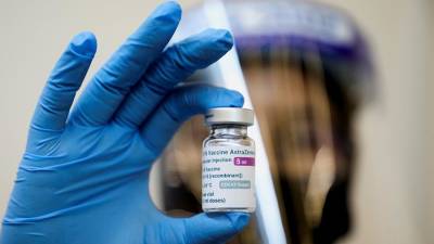 Эрна Сульберг - Норвегия отказалась использовать вакцину от COVID-19 компании AstraZeneca - iz.ru - Англия - Норвегия - Израиль
