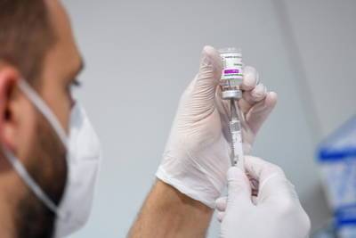 Ученые предупредили о побочных эффектах после смешивания вакцин от COVID-19 - lenta.ru