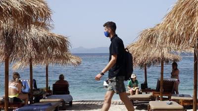 Греция будет принимать привитых «Спутником V» туристов - iz.ru - Израиль - Греция