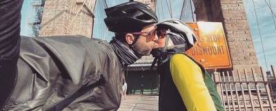 Иван Ургант - Иван Ургант поделился фото поцелуя с женой Натальей на каникулах в США - runews24.ru - Нью-Йорк - Нью-Йорк