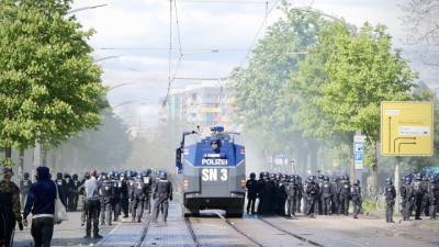 Беспорядки в Дрездене: футбольные фанаты сцепились с полицией - vesti.ru