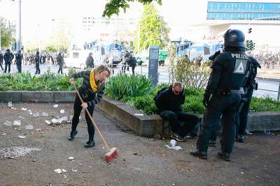 В Дрездене полиция применила силу против участников беспорядков - tvc.ru