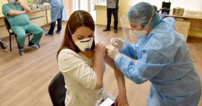 Вакцинация от коронавируса: за сутки в трех областях и Киеве не сделали ни одной прививки - tsn.ua - Киев