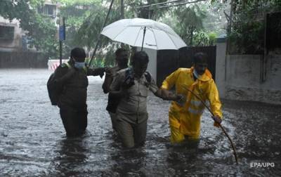 Индия - В Индии из-за мощного циклона эвакуировано 200 тысяч человек - korrespondent.net