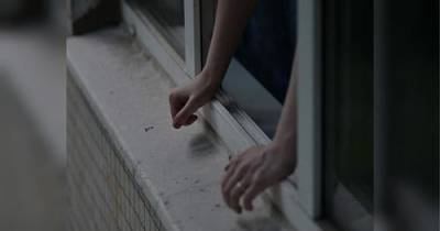В Москве подросток выпрыгнул из окна на глазах у полиции - argumenti.ru - Москва