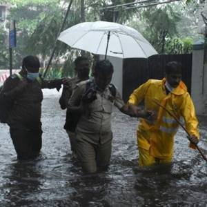 Индия - Из-за мощного циклона в Индии эвакуировали 200 тыс. человек - reporter-ua.com