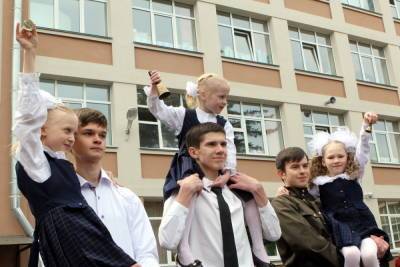 Петербургских школьников оставили без традиционного последнего звонка - spb.mk.ru - Санкт-Петербург