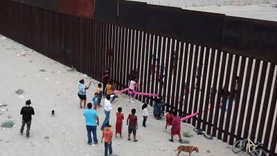 Джон Байден - Байден изъял два миллиарда долларов из здравоохранения США в пользу мигрантов - polit.info - Сша - Мексика