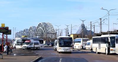 Больной Covid-19 ехал на автобусе из Алуксне в Ригу и обратно - rus.delfi.lv - Латвия - Рига