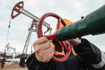 Цена на нефть марки Brent превысила $70 за баррель - tvc.ru - Китай
