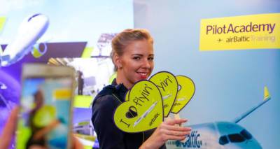 Только с прививкой: airBaltic возвращает на работу пилотов - lv.sputniknews.ru - Латвия - Рига