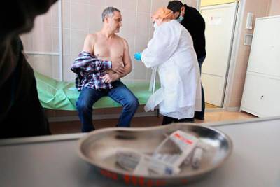 Стало известно число получивших первую дозу вакцины от COVID-19 россиян - lenta.ru - округ Чукотка - округ Ненецкий