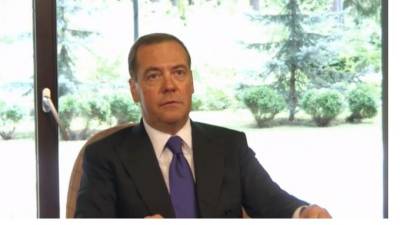 Дмитрий Медведев - Медведев допустил введение обязательной вакцинации от COVID-19 - piter.tv - Россия
