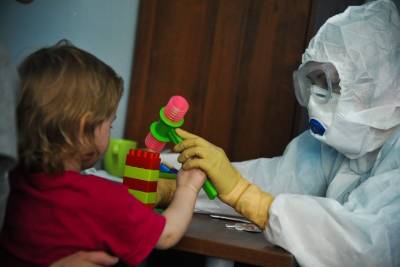 Около 560 тысяч детей переболели коронавирусом в России - vm.ru - Россия
