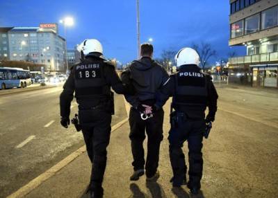 Полиция задержала 60 человек в Хельсинки на акции против коронавирусных мероприятий - unn.com.ua - Финляндия - Хельсинки - Киев