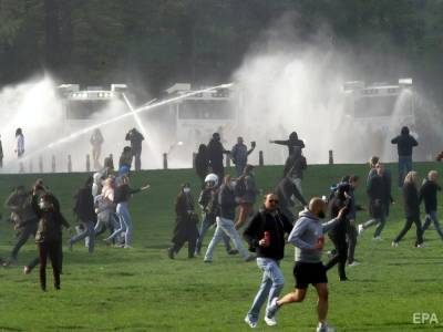 В Брюсселе полиция разогнала антикарантинную вечеринку в парке, более 130 человек задержали - gordonua.com - Евросоюз - Бельгия - Брюссель - Brussels
