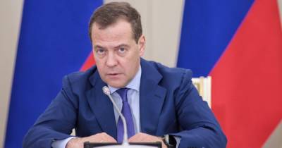 Дмитрий Медведев - Медведев не исключил введение обязательной вакцинации от COVID-19 - klops.ru - Россия