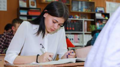 Анзор Музаев - С 2022 года все школьники должны будут сдавать ЕГЭ - vesti.ru