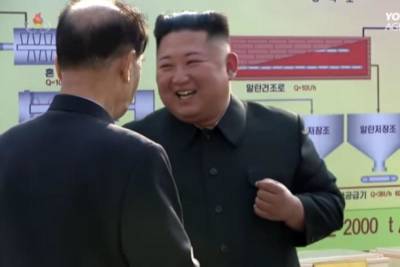 Ким Ченын - Ким Чен Ын запретил всей стране носить узкие джинсы из-за "влияния Запада" - obzor.lt - Кндр