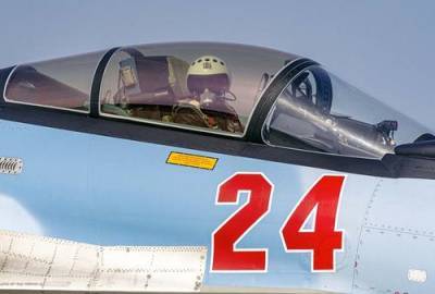 L'AntiDiplomatico: Су-27 не дал войти в пространство России американскому стратегическому бомбардировщику B-52 в небе над Балтикой - argumenti.ru - Россия