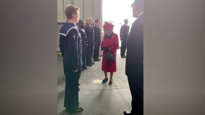 Елизавета II (Ii) - принц Филипп - Елизавета Королева - Elizabeth Queenelizabeth - Королева Елизавета II почтила память принца Филиппа, посетив авианосец Queen Elizabeth - gazeta.ru